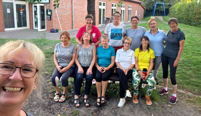 Putzdienst in der Turnhalle Wassel: Damen treffen sich