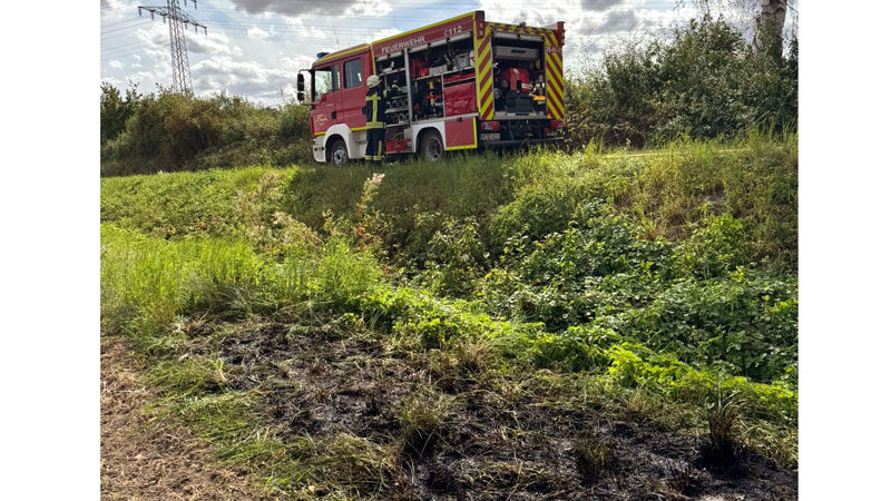 Feuerwehren der Stadt Sehnde im Einsatz: Hotel-und Flächenbrände am Mittellandkanal