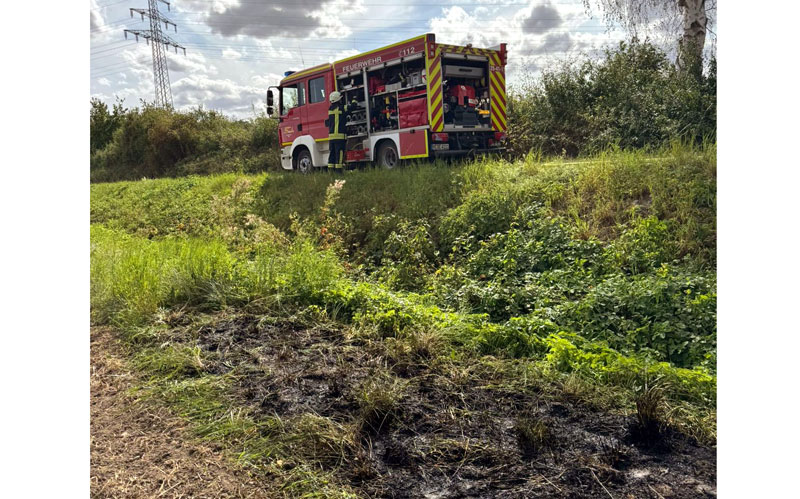 Feuerwehren der Stadt Sehnde im Einsatz: Hotel-und Flächenbrände am Mittellandkanal