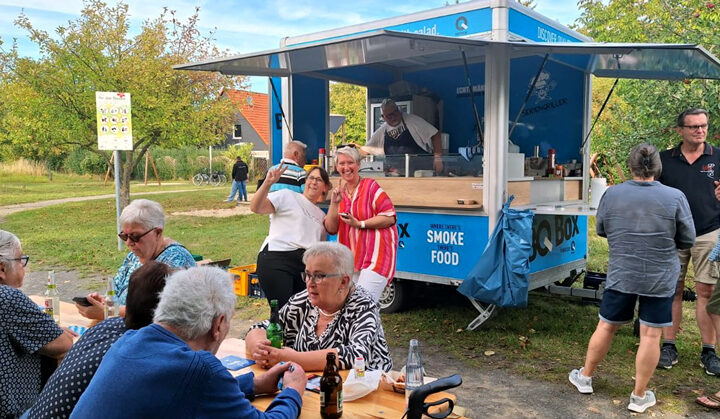 Viele Gespräche und gute Stimmung bei Busches Grillstationen in Bolzum/Wehmingen und Höver
