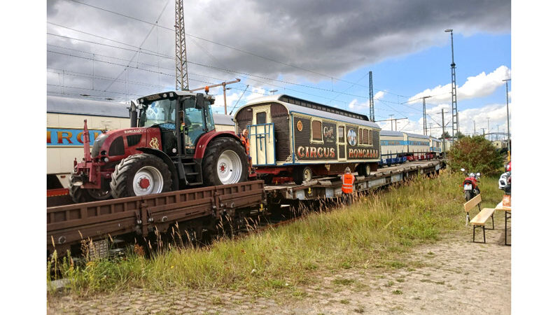 Roncalli-Wagenkolonne eingetroffen: Sonderzug erreicht pünktlich Hannover