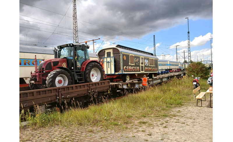 Roncalli-Wagenkolonne eingetroffen: Sonderzug erreicht pünktlich Hannover