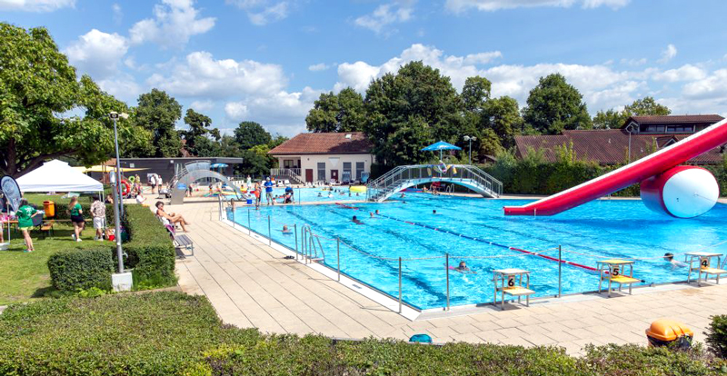 Sommersaison im Hallenfreibad Burgdorf