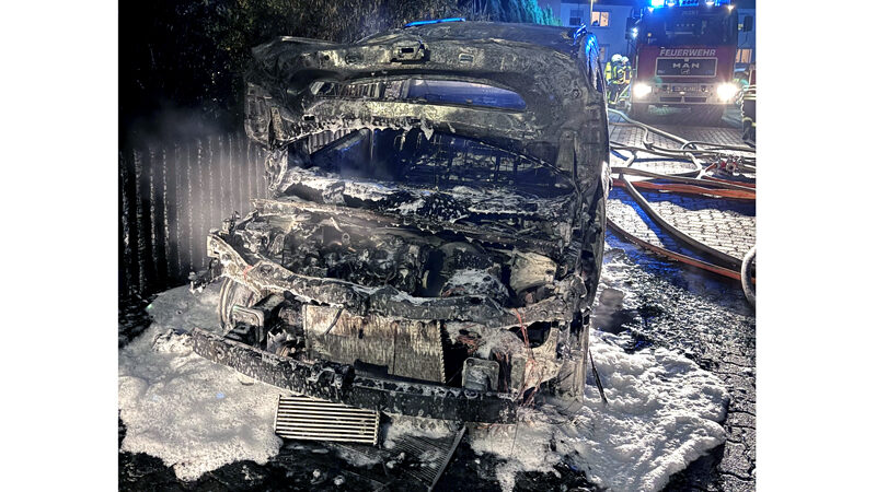 Personenwagen brennt in Sehnde vollständig aus
