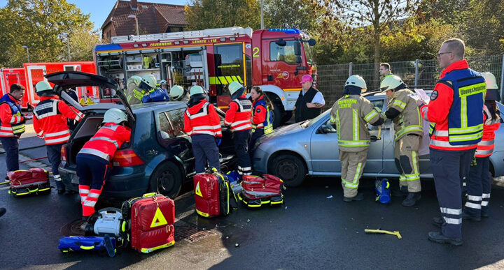 Feuerwehr Ahlten übt gemeinsam mit dem DRK und Maltesern