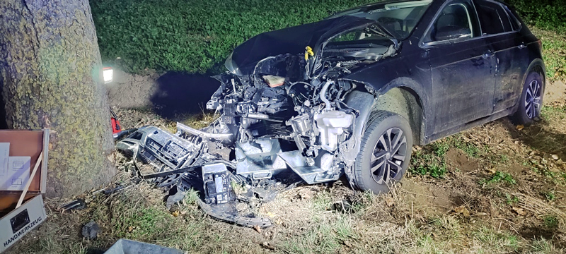 Verkehrsunfall mit eingeklemmter Person zwischen Bierbergen und Oedelum