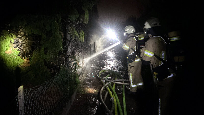 Heckenbrand in Kleingartenkolonie in Lehrte