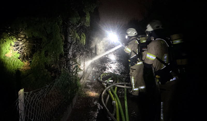 Heckenbrand in Kleingartenkolonie in Lehrte