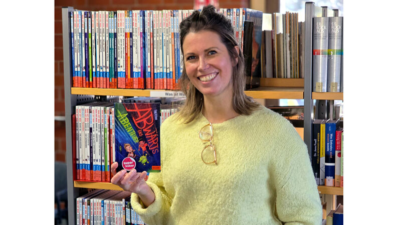Vorlesetag: Fee Krämer in der Stadtbibliothek Lehrte mit ihrem Buch „Abwärts ins Abenteuer“