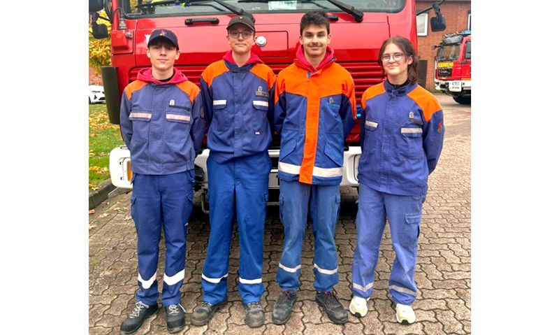 Vier Mitglieder mit der Jugendflamme der Stufe 3 ausgezeichnet