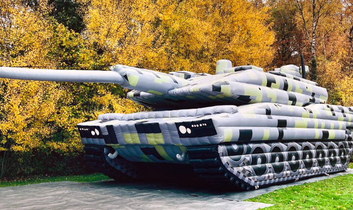 Einmalige „Panzer-Hüpfburg“ aus Sehnde