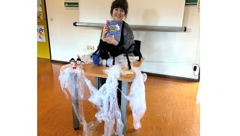 Lesung in Lehrte: Sandra Bayer hat „Schrecklich geheime Geisterbahn-Geheimnisse“