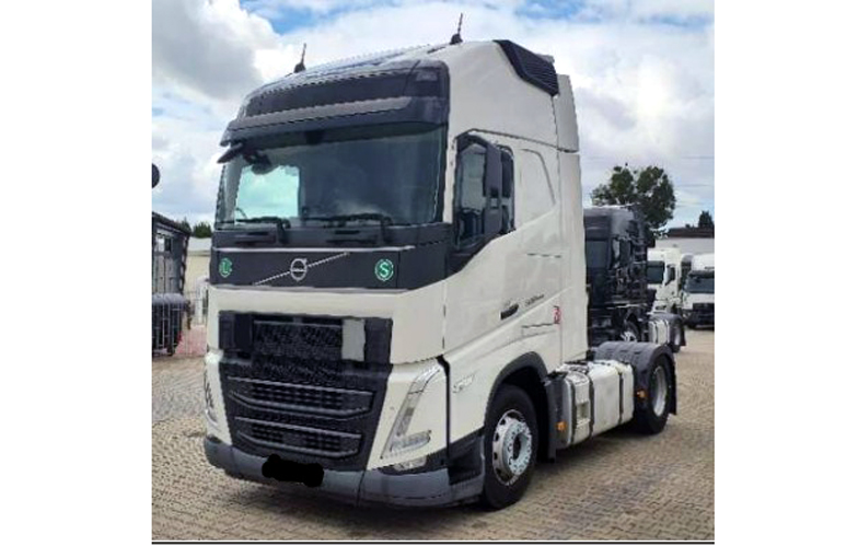 Zwei Sattelzugmaschinen im Wert von 180.000 Euro gestohlen