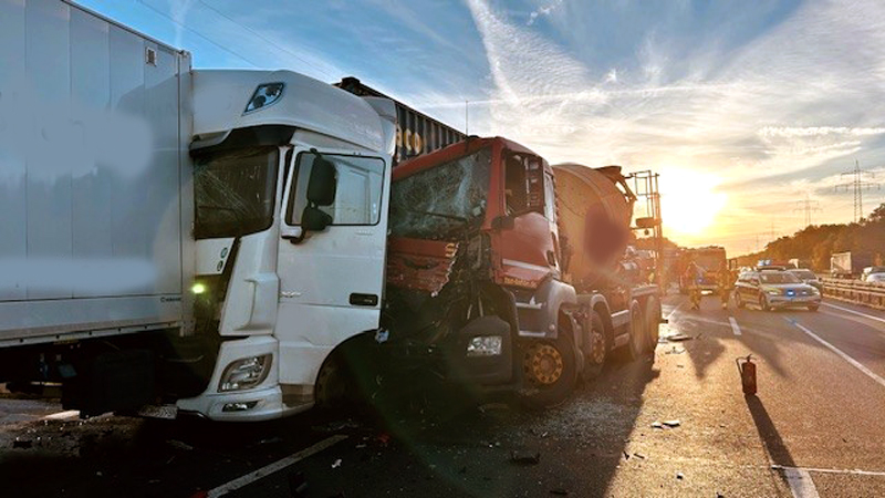 Kurzzeitige Vollsperrung der A 2 nach Unfall mit leicht verletzter Person