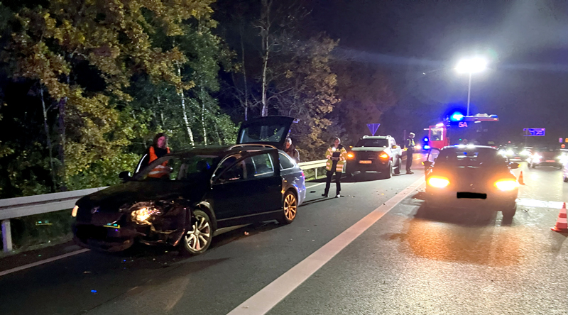 Verkehrsunfall mit vier Fahrzeugen auf der A 37