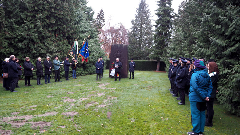 Zentrale Gedenkfeier in Sehnde zum Volkstrauertag 2025