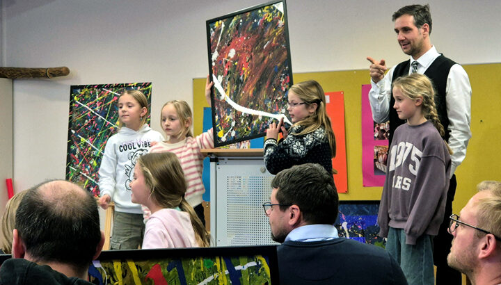 Kunstauktion im Hort Kunterbunt in Sehnde