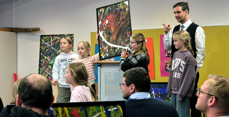 Kunstauktion im Hort Kunterbunt in Sehnde