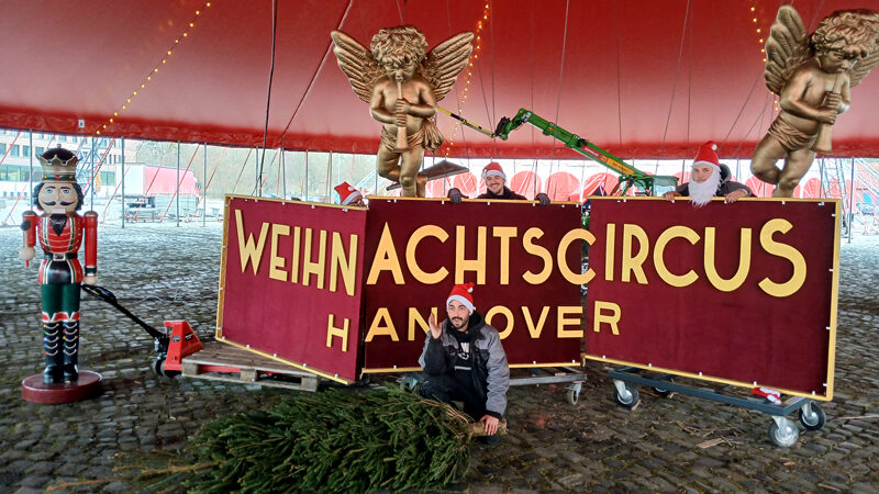 Der Weihnachtscircus in Hannover baut sein Zelt auf