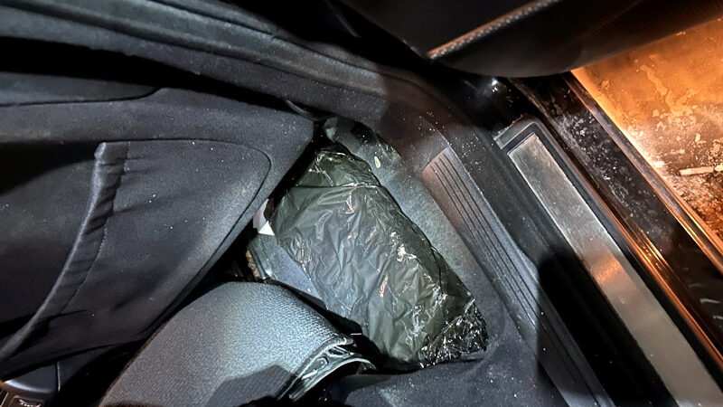 Zoll entdeckt Haschisch – Fluchtversuch endet im Schnee