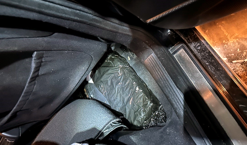 Zoll entdeckt Haschisch – Fluchtversuch endet im Schnee