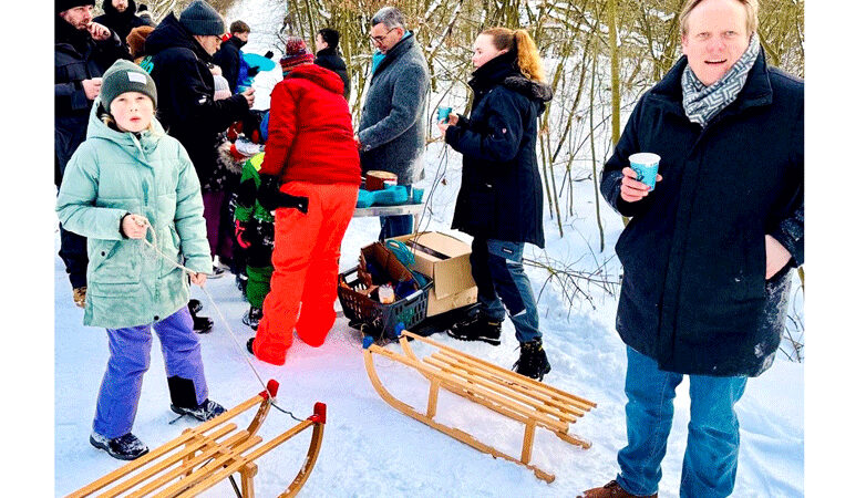 Punsch im Becher, Poporutscher für Kinder: CDU Sehnde sorgt für Vergnügen am Rodelberg