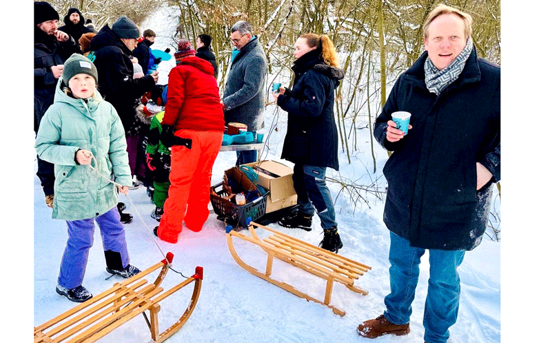 Punsch im Becher, Poporutscher für Kinder: CDU Sehnde sorgt für Vergnügen am Rodelberg