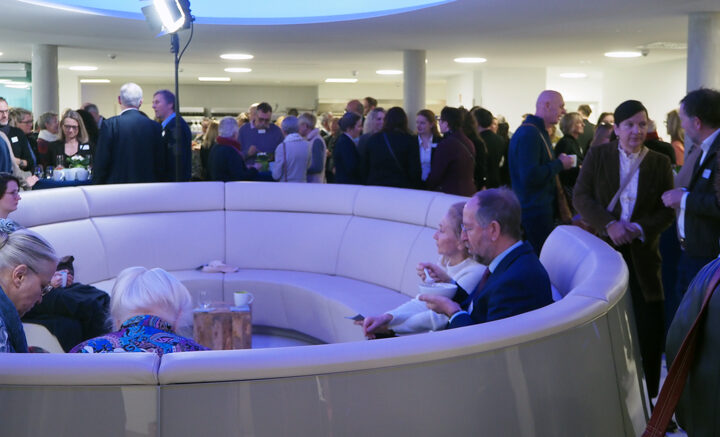 Ein Roboter als Überraschungsgast beim Neujahrsempfang von Wahrendorff