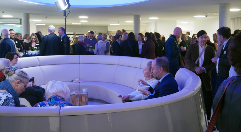 Ein Roboter als Überraschungsgast beim Neujahrsempfang von Wahrendorff