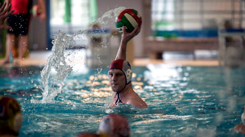 Behrens-Treffer lassen LSV-Wasserballer nach „Handball-Krimi“ jubeln