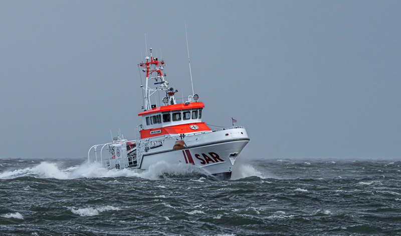 Wassereinbruch auf Traditionsschiff: Seenotretter und Mehrzweckschiff befreien Segler aus Gefahr
