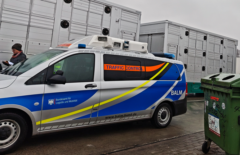 Polizei überprüft Tiertransporte auf der Autobahn