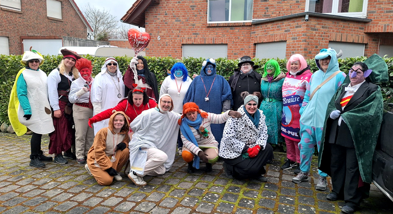 Fastnachtsfrauen ziehen durch Wehmingen