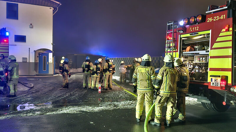 Ortsfeuerwehr Sievershausen im zweiten Löscheinsatz – Container auf Betriebsgelände brennt