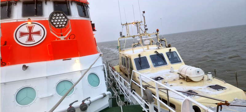 Seenotretter verhindern Untergang von Motorboot auf Außenweser – zwei Männer gerettet