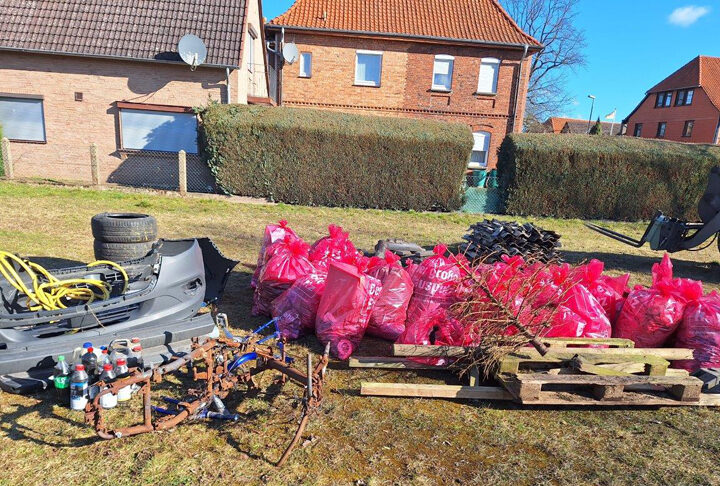 Bilmer säubern die Natur vom Unrat