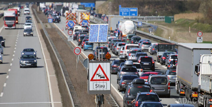 ADAC Staubilanz 2025: weniger Staus, mehr Wartezeiten in Niedersachsen