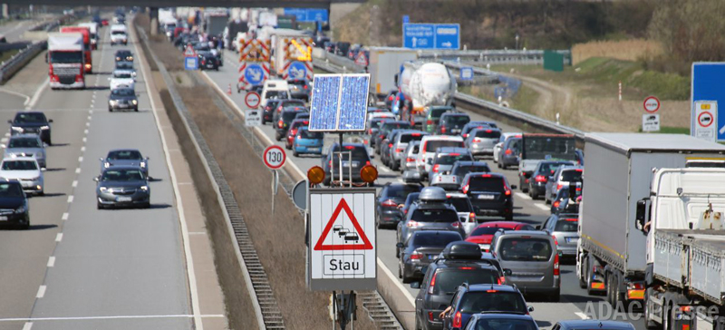 ADAC Staubilanz 2025: weniger Staus, mehr Wartezeiten in Niedersachsen