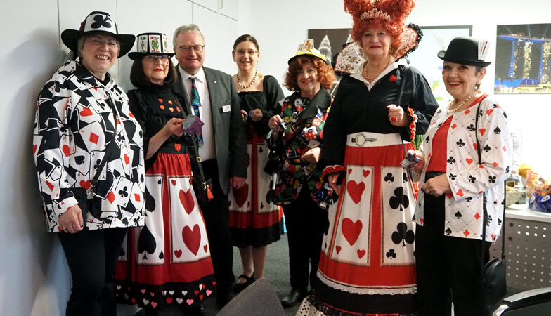 Unbekannte „Weiber“ stürmen das Rathaus in Sehnde