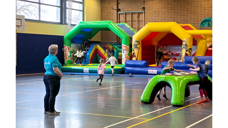 Ferienpassaktion „Hüpfburgen-Event“ begeistert Kinder in Ilten