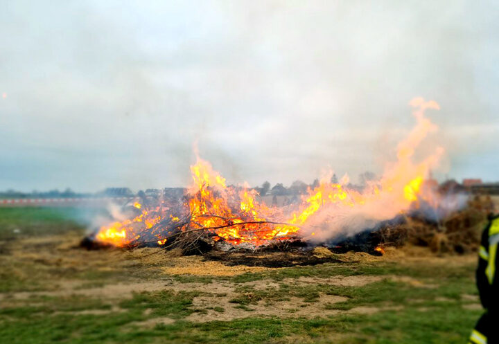 Osterfeuer der Jugend in Müllingen-Wirringen