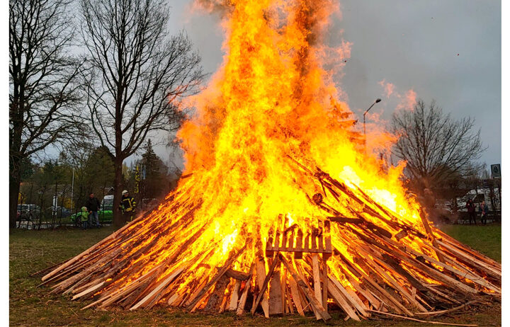Osterfeuer in Sehnde
