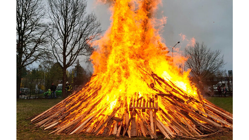 Osterfeuer in Sehnde