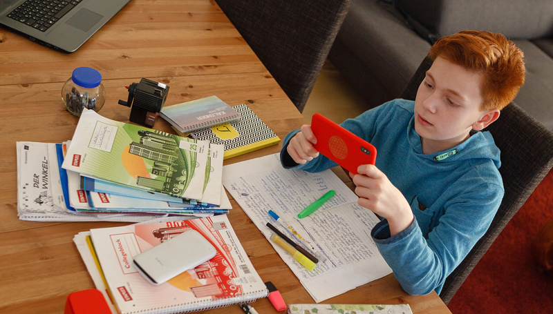 Schlauer lernen mit KI: Studienkreis Sehnde verschenkt Ratgeber für Schüler und Eltern