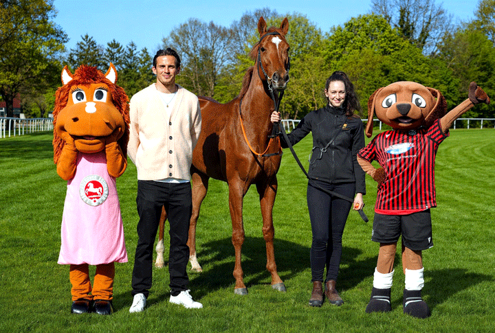 96-Renntag auf der Neuen Bult mit der ganzen Profimannschaft am 1. Mai