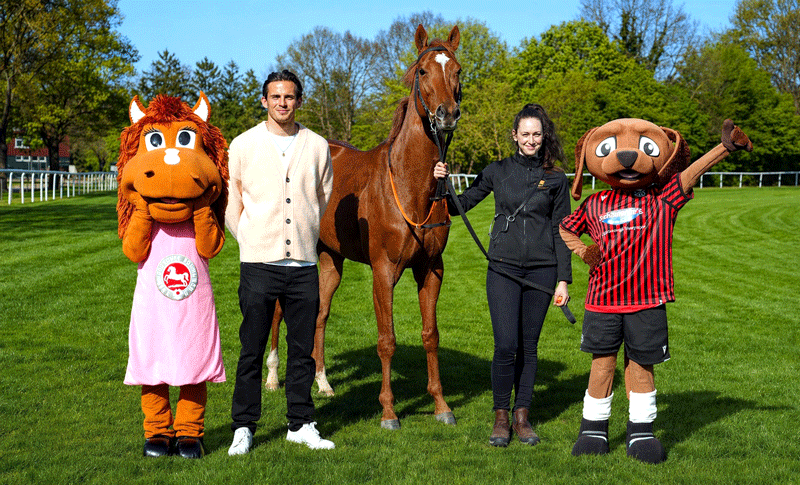 96-Renntag auf der Neuen Bult mit der ganzen Profimannschaft am 1. Mai