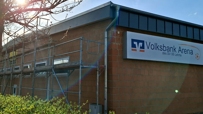Energetische Sanierung der Volksbank-Arena in Lehrte – Bank behält Namensrechte