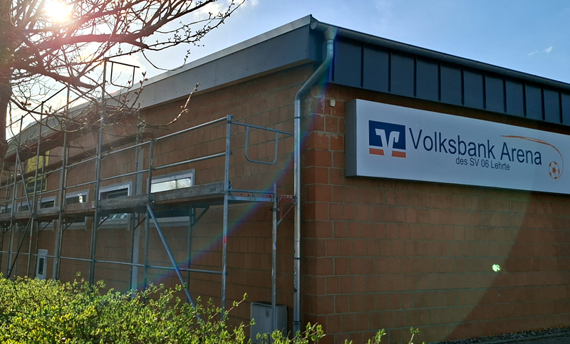 Energetische Sanierung der Volksbank-Arena in Lehrte – Bank behält Namensrechte