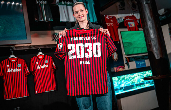 Starkes Bekenntnis bis 2030: Hauptsponsor heise bleibt auf der 96-Brust