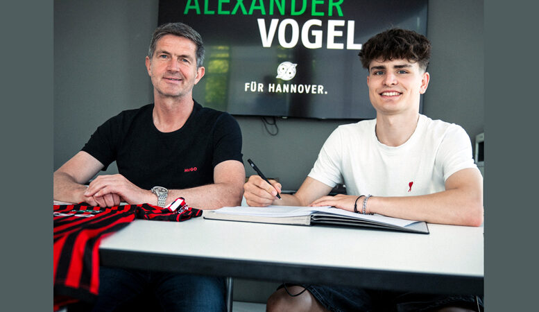 Seit der U 12 bei 96: Alexander Vogel unterschreibt Profivertrag bei Hannover 96